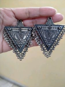 Beautiful 2 Pairs Of Earings