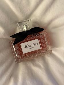 Miss Dior Essence Perfume