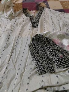 pakistani suit🖤🩶with heavy dupatta