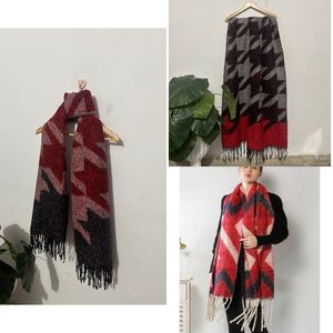 Houndstooth Pattern Scarf