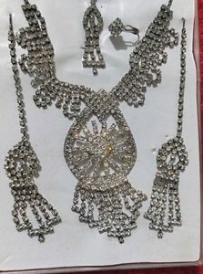 Stunning Rhinestone Jewellery Set