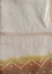 Elegant Off-White Saree with Bandhani Print