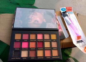 NEW***Rose Edition Eyeshadow Pallette + Brush Set