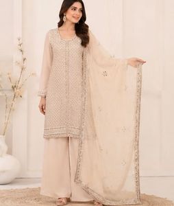 Women Elegant Embroidered Chanderi Kurta Set wit