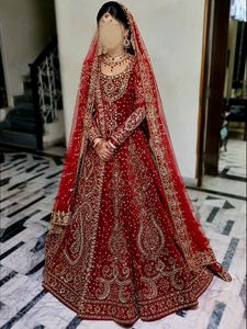 bridal lehenga full. heavy ttly new