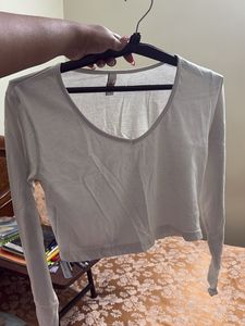 SALE!!!!White Long Sleeve V-Neck Cropped Top