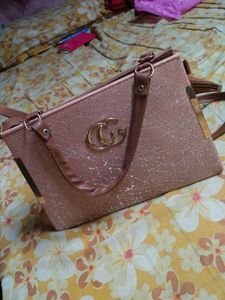 Chic Textured Handbag with Gold Accent