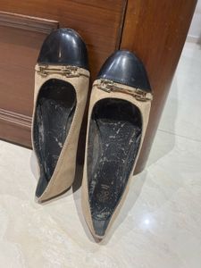 Elegant Beige &amp; Black Ballet Flats