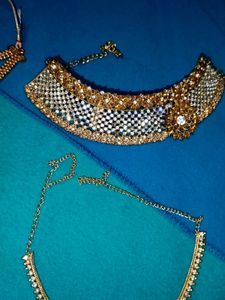 Exquisite Gold Tone Jewelry Set