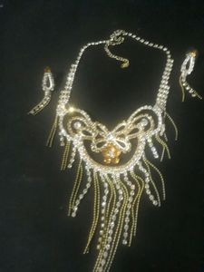 beautiful nacklace with earing