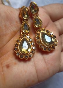 Elegant Crystal Drop Earrings