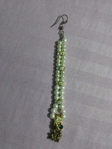 Elegant Pearl Maang Tikka with Green Stones