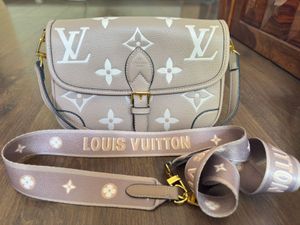 Louis Vuitton Crossbody Bag. free shipping
