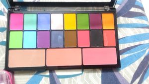 Eyeshadow &amp; Blush palette NEW