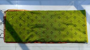 Maroon Green Handloom Saree With Blouse Piece