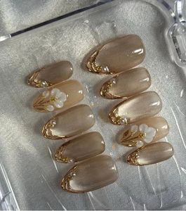 Elegant Press-On Nails with Floral Design
