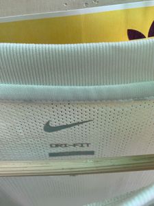 Nike White Pattern T-Shirt (T528)