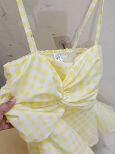 butter yellow top