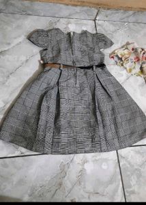 Chic Plaid Dress with Belt