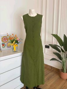 Elegant green linen dress