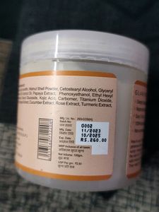 Glamveda Papaya And Apricot Scrub