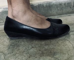 Classic Black StelaToes Heels