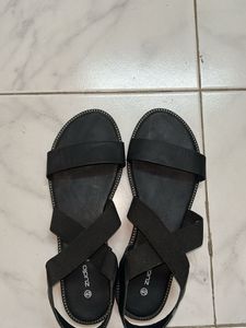 Zudio Black Sandals