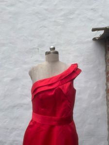 Chic Red One-Shoulder Cocktail Dress