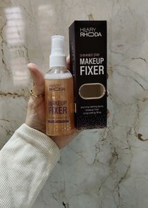 Hilary Rhoda Shimmer Stay Makeup Fixer