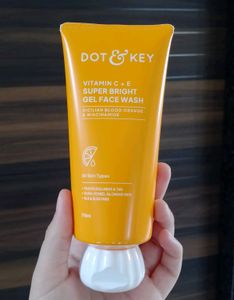 Dot & Key Vitamin C+E Face Wash