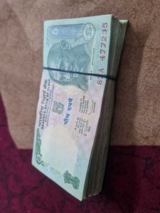 10p pcs Bundle of 5 Rupee Notes