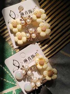 Elegant Flower & Pearl Hair Clips Set
