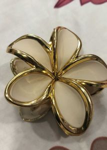 Elegant korean Flower Hair Claw/ Clutcher Black &amp;