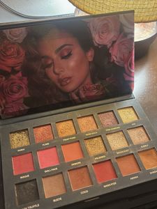 Huda Beauty Eyeshadow Palette