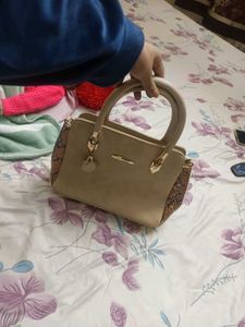 Chic Beige Handbag branded