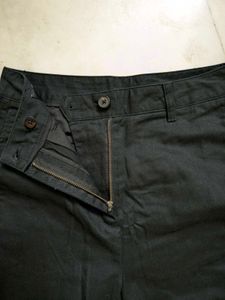 Munisa Standard Blacl Twist Chinos