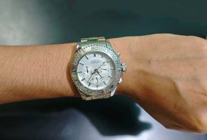 GUESS Men's Wristwatch, Silver Dial, Original