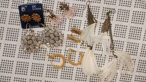 Bundle of 6 earrings