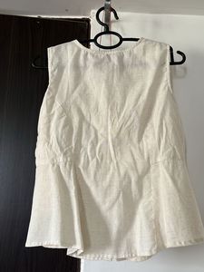 Women's Sleeveless Button-Up Top
