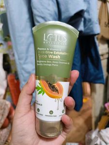 (Sealed) Lotus Papaya & Vitamin E Face Wash