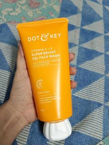 Dot & Key Vitamin C E Face Wash