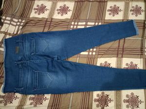 Stylish High-Waisted Blue Denim Jeans