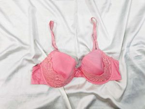 🇳🇿💫🎀Pretty Pink Lace Trim Bra