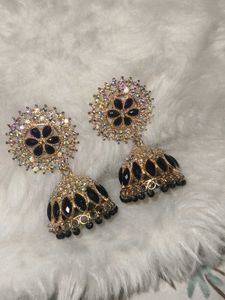 Elegant Black &amp; Gold Jhumka Earrings