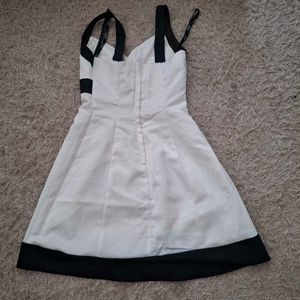 Chic White &amp; Black A-line Dress