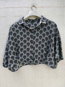 New with tag Korean Pintrest Crop shirt