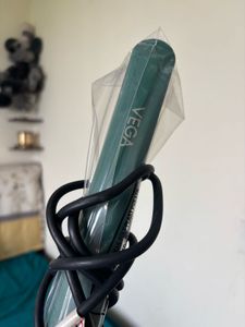 VEGA HAIR Straightener GREEN