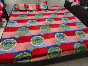 Bedsheet With Pillow Covers