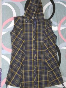 Stylish Sleeveless Checked Hoodie Top