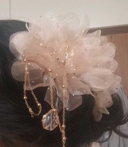Elegant Floral Hair Clip